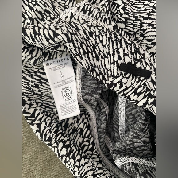 Athleta Stash legging with pockets - Picture 3 of 5